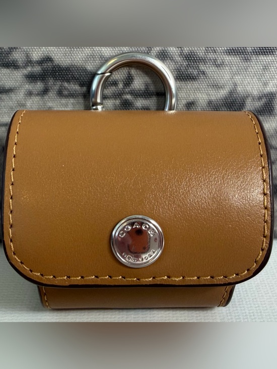 Coach Accessories - EUC Coach Large Wireless Earbud AirPod Pro Case Light Sand Brown Leather C3749